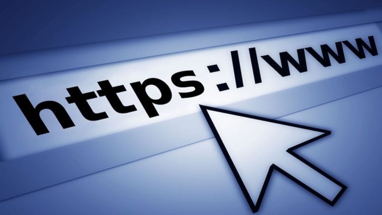Barra de navegador mostrando una dirección HTTPS, simbolizando una conexión web segura y protegida mediante cifrado.